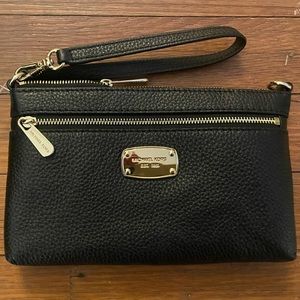 Michael Kors Large Jet Set Wristlet in Black Leather